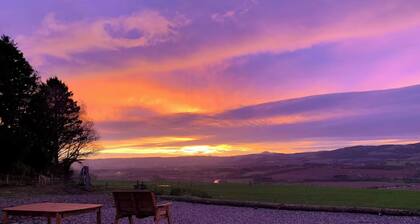 Woodhead Shepherds Hut - Sleeps 2 - Mailer Farm