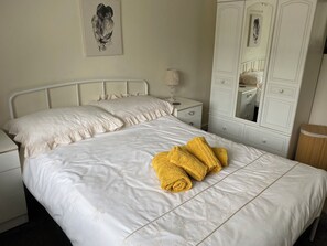 2 bedrooms, iron/ironing board, WiFi, bed sheets