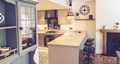 3-Bed Cottage-Plymouth-Dog friendly-Sleeps7