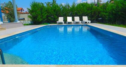 Dalyandreams Villa Sleeps12-Pool-Wifi-Ac-Parking