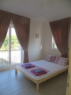 6 bedrooms, iron/ironing board, WiFi, bed sheets - VillaSleeps10-Pool-Bbq-MountainView-Ac-Parking (Dalyan)