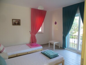 6 bedrooms, iron/ironing board, WiFi, bed sheets