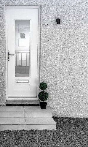 Exterior detail - 1 Bed Cottage-Sleeps 2-Parking-Pets-Hot Tub (Kelty)