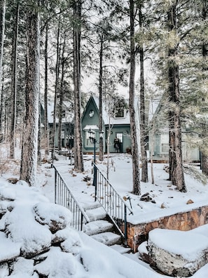 Exterior - Deluxe Cottage Chalet #3 - Private Deck, BBQ, Cozy & Clean! (Flagstaff)
