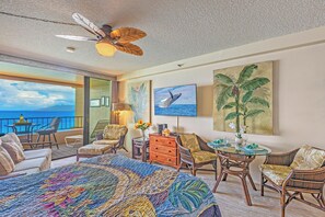 In-room safe, iron/ironing board, WiFi, bed sheets - Junior Suite Oceanfront #803 (Lahaina)