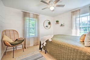 4 bedrooms, desk, laptop workspace, iron/ironing board