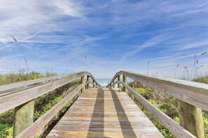 On the beach - Windjammer by Distinctive Beach Rentals (St. Augustine)