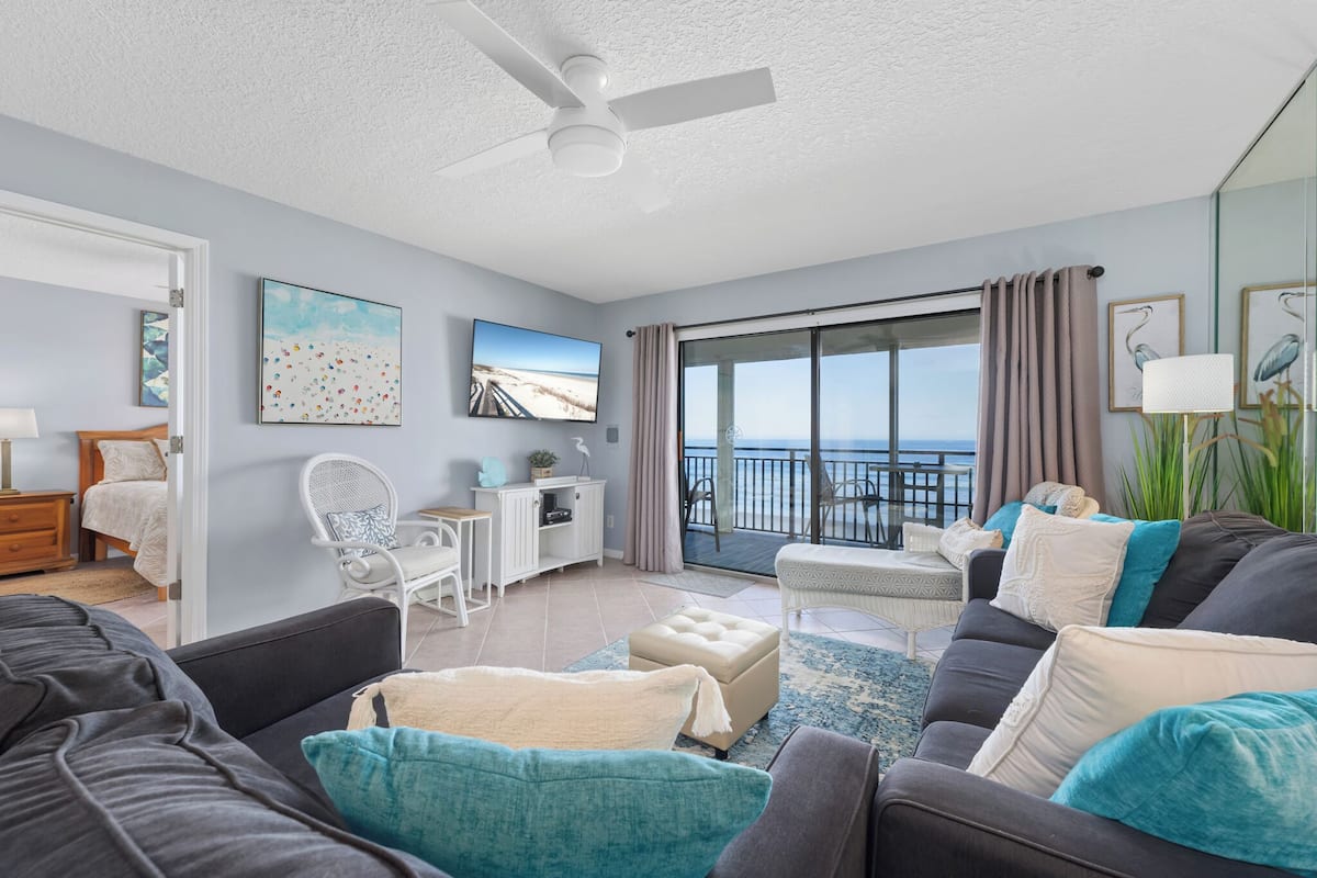 Condo (Windjammer 403 - No Pets Allowed) | Living area | 42-inch TV with cable channels
