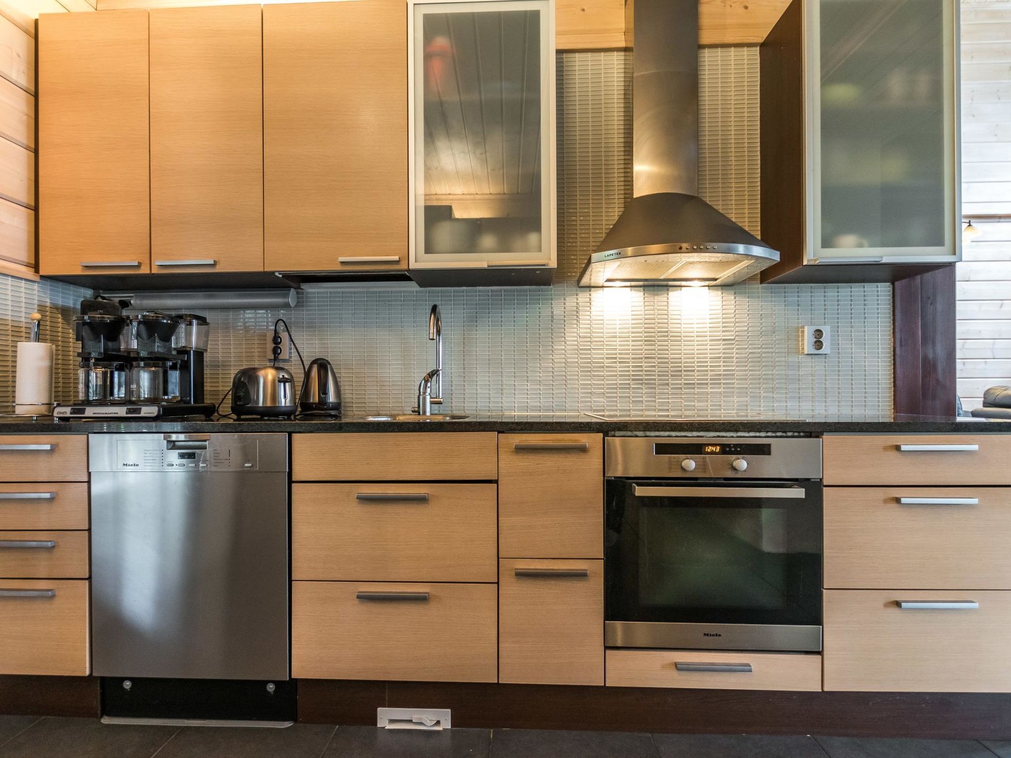 Jääkaappi, mikroaaltouuni, astianpesukone