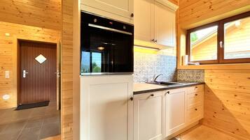 Fridge, oven, dishwasher, toaster