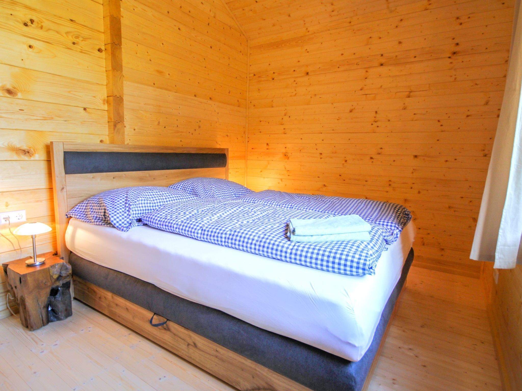 2 bedrooms, free internet