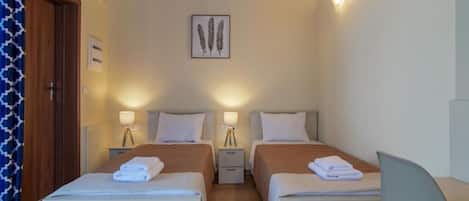 4 bedrooms, iron/ironing board, Internet