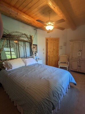 3 عدّة غرف نوم وسرير سفر وواي فاي مجانًا وملاءات أسرّة