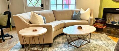 Fernseher, Kamin, Arbeitsbereiche