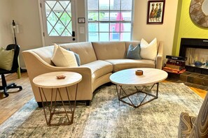 Fernseher, Kamin, Arbeitsbereiche