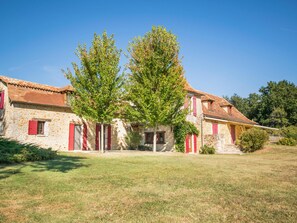 Exterior - Authentic gîte on estate with swimming pool (Issac)