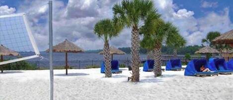 Beach nearby, sun-loungers, beach towels