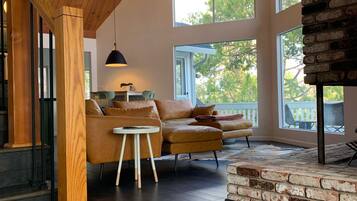 Smart TV, videojuegos, reproductor de DVD y tenis de mesa