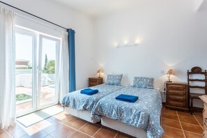 7 habitaciones, tabla de planchar con plancha y wifi gratis