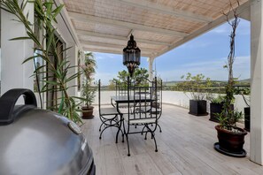 屋外ダイニングエリア