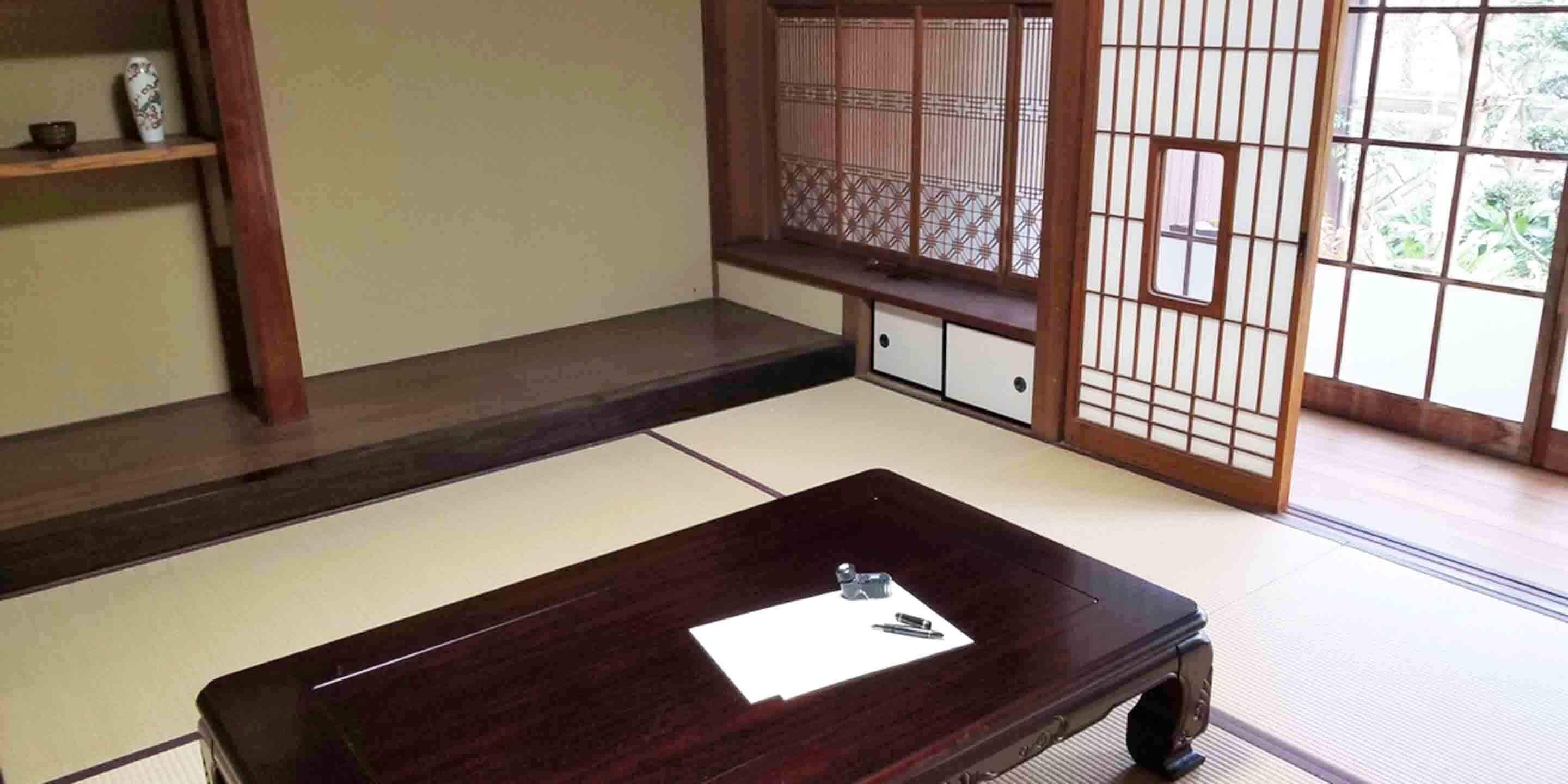 Basic Townhome, Non Smoking | In-room dining