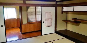 Basic Townhome, Non Smoking | Free WiFi, bed sheets