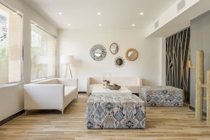 Lobby sitting area - Hotel Amazonas (Llucmajor)