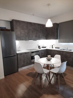 Fridge, microwave, oven, stovetop