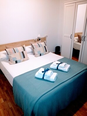 1 chambre, fer et planche Ă repasser, Wi-Fi gratuit, draps fournis