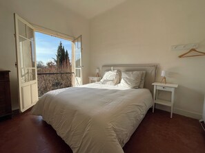 3 makuuhuonetta, silitysrauta/-lauta, vauvan matkasänky, ilmainen Wi-Fi