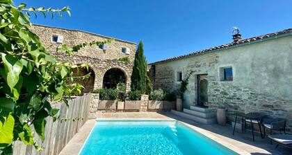 CHAMBRE LUXE LA TOUR with whirlpool bath and shared heated pool