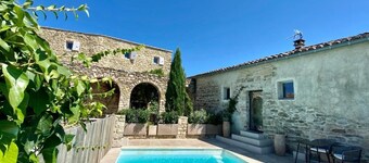 CHAMBRE LUXE LA TOUR avec baignoire balnéo et piscine chauffée partagée