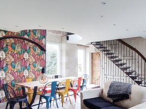 Interior - Charming 3-Bedroom Architect's Cottage with Private Garden and Parking in Pissotte (Pissotte)