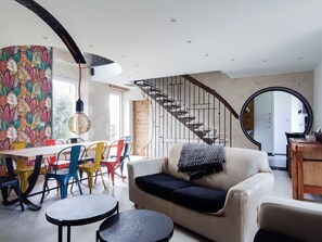 Interior - Charming 3-Bedroom Architect's Cottage with Private Garden and Parking in Pissotte (Pissotte)