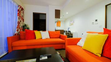 Luxury Apartment, Non Smoking | Blackout drapes, iron/ironing board, free WiFi, bed sheets