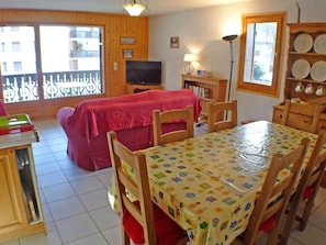 Interior - Charming Apartment in Samoëns with Balcony and Parking, Sleeps 6 (Samoëns)