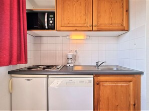 Réfrigérateur, four, plaque de cuisson, lave-vaisselle