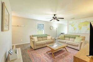 Una televisión, una oficina