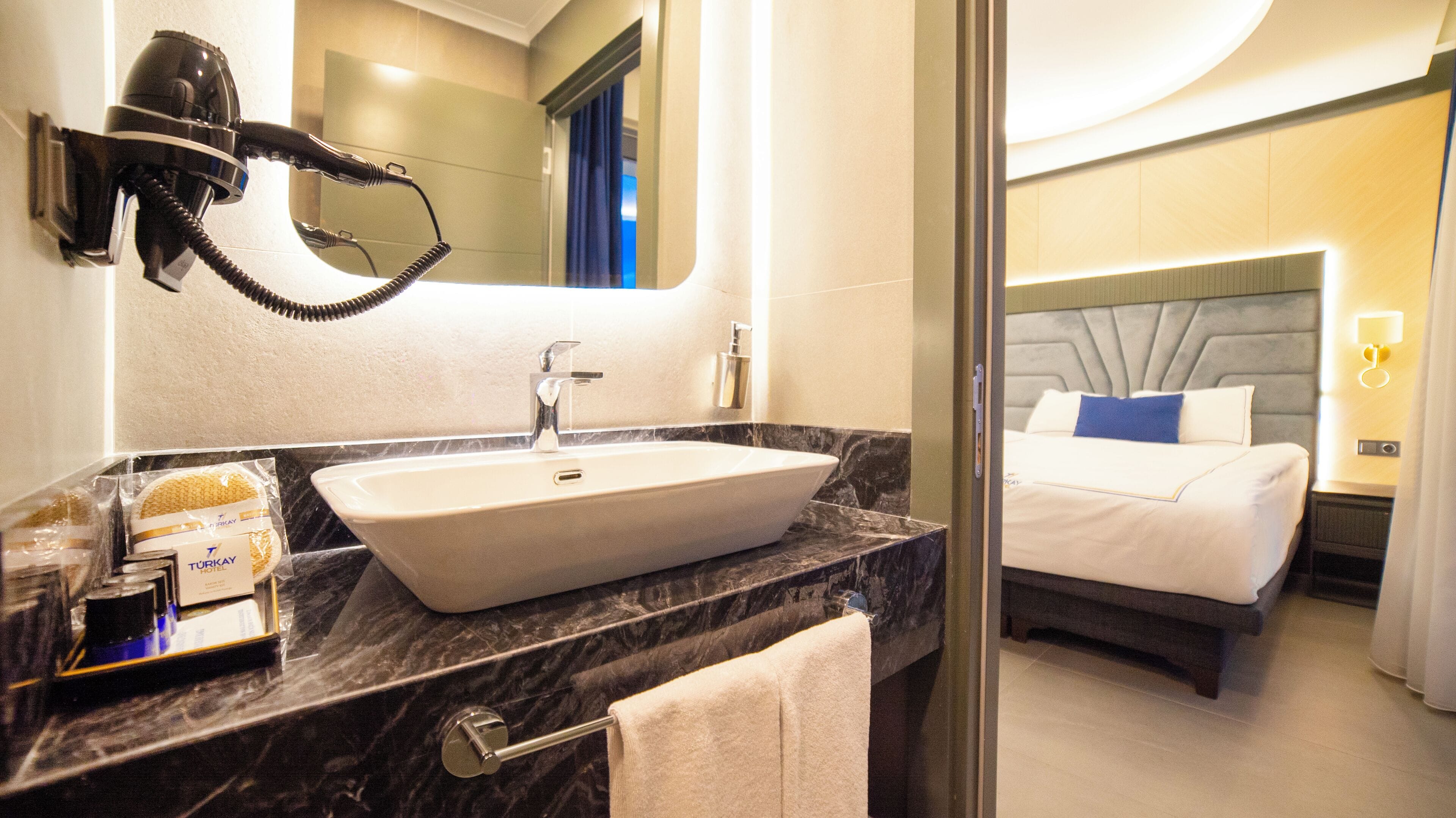 1 bedroom, egyptian cotton sheets, premium bedding, minibar