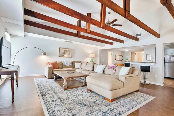 TV, offices - The Post Loft- In the Heart of Downtown Statesboro (Statesboro)