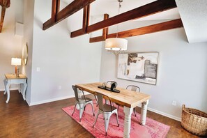 Dining - The Post Loft- In the Heart of Downtown Statesboro (Statesboro)