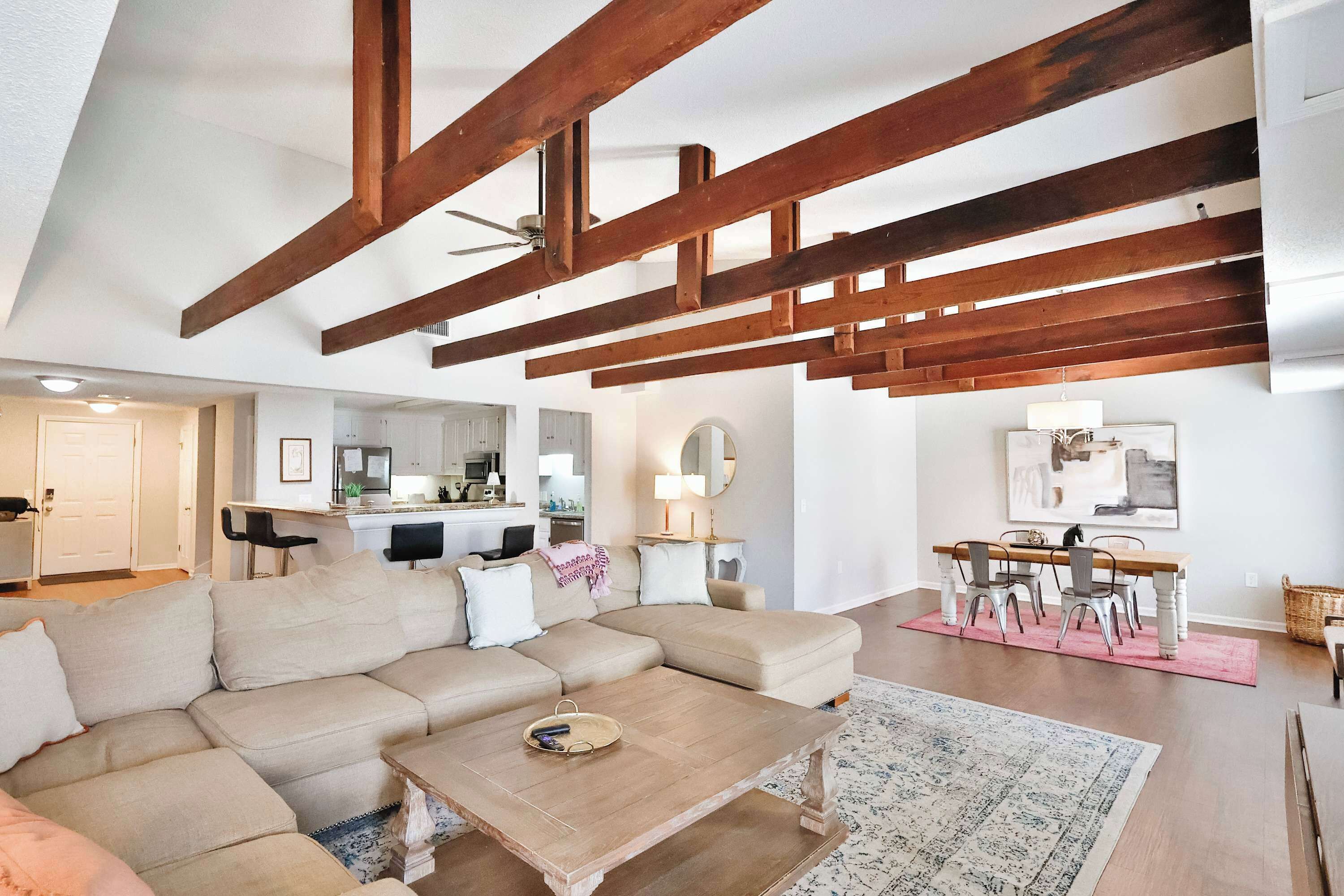 Televisión y oficina 