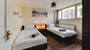 3 bedrooms, iron/ironing board, free WiFi, bed sheets