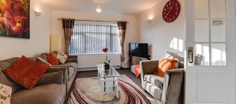 3 Bedroom Home. Home Working. Free Parking. Garden. Wigan