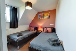 3 bedrooms, desk, iron/ironing board, free WiFi