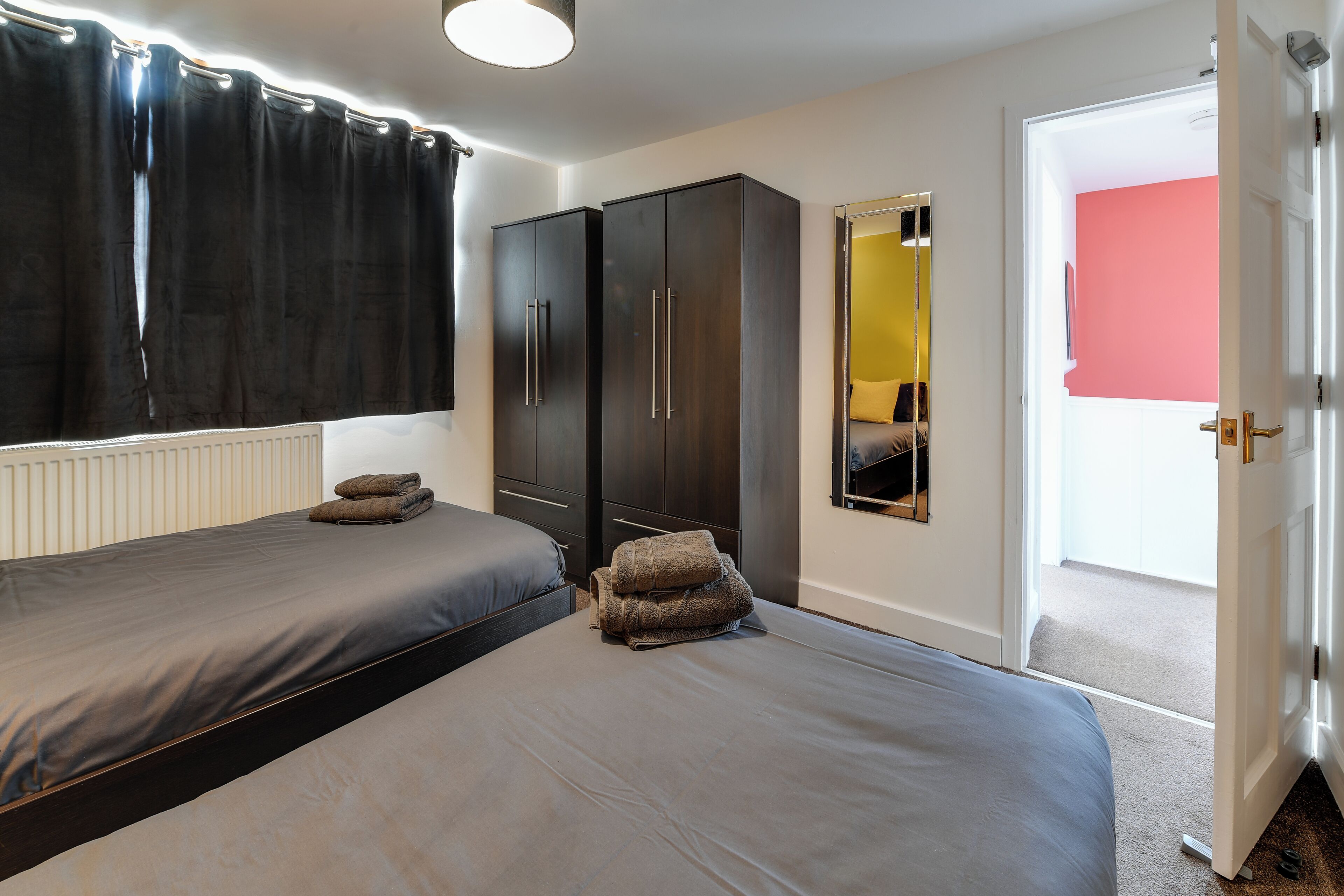 3 bedrooms, desk, iron/ironing board, free WiFi