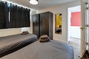 3 chambres, bureau, fer et planche à repasser, Wi-Fi gratuit