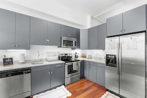Fridge, microwave, oven, stovetop - Lush Savannah Loft - Near Plant Riverside District (Savannah)