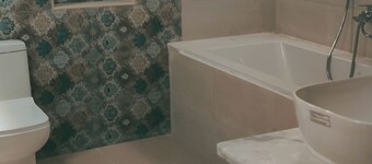 ♛ Estancia Tranquila: 1 BR/ 1 WR+Bath Tub ♛