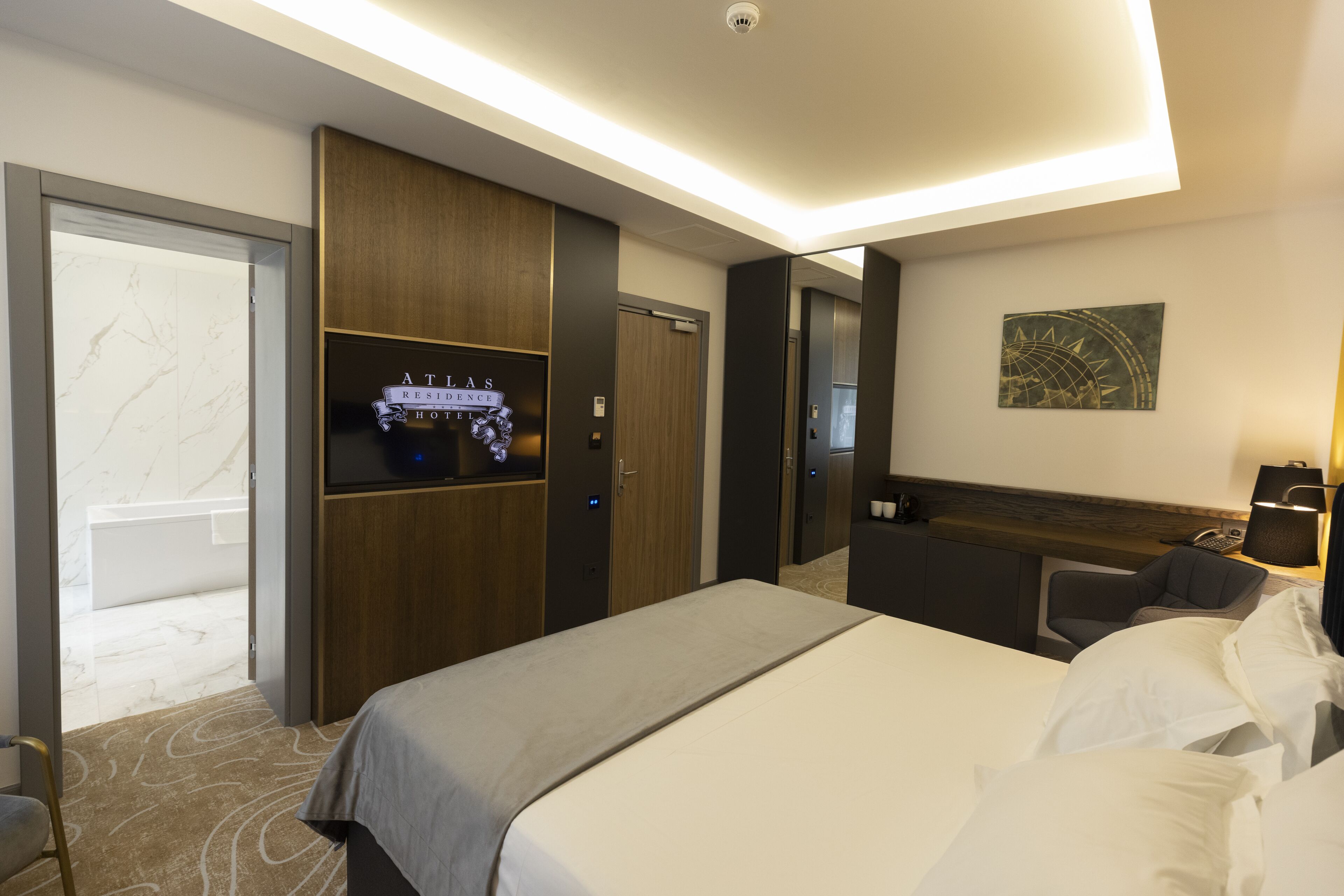 Deluxe Double Room, 1 King Bed, Non Smoking, City View | Egyptian cotton sheets, premium bedding, memory foam beds, minibar